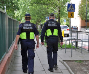 Trwają kontrole strażników miejskich przy warszawskich szkołach