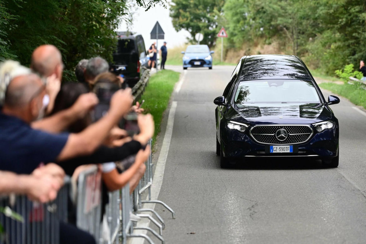 Tak wyglądał  pogrzeb Giorgio Armaniego. Kto pojawił się na ceremonii?