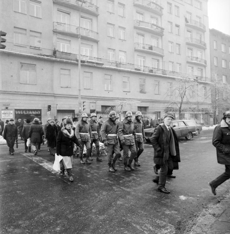 Dziś rocznica stanu wojennego. Tak wyglądała Warszawa 41 lat temu