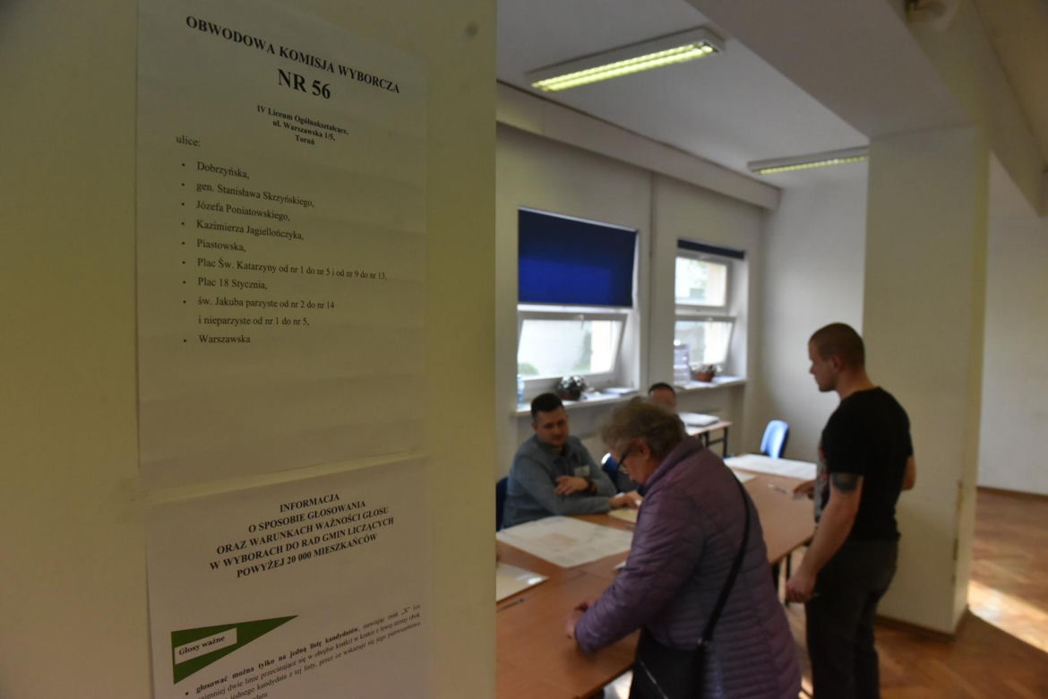 Wybory samorządowe 2024 w Toruniu. Zdjęcia z lokali wyborczych, tak głosowali mieszkańcy Torunia