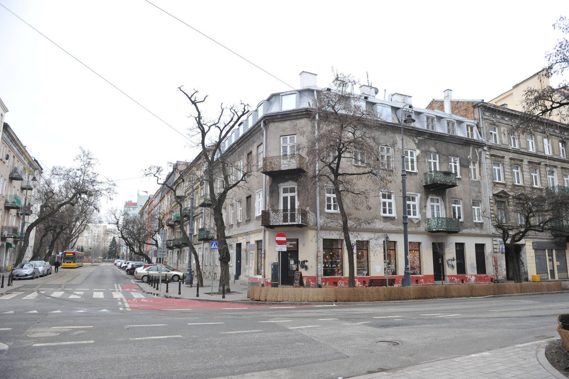  Śmieciowy absurd przy Czynszowej. Nie ma miejsca na altanę śmietnikową 
