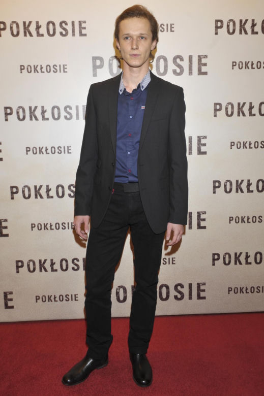 Filip Pławiak kiedyś i dziś. Tak przez lata zmieniał się ulubieniec widzów z serialu "Chyłka"