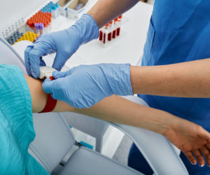 Przełom w leczeniu wysokiego cholesterolu. Nowa terapia zmniejszyła LDL o ponad połowę