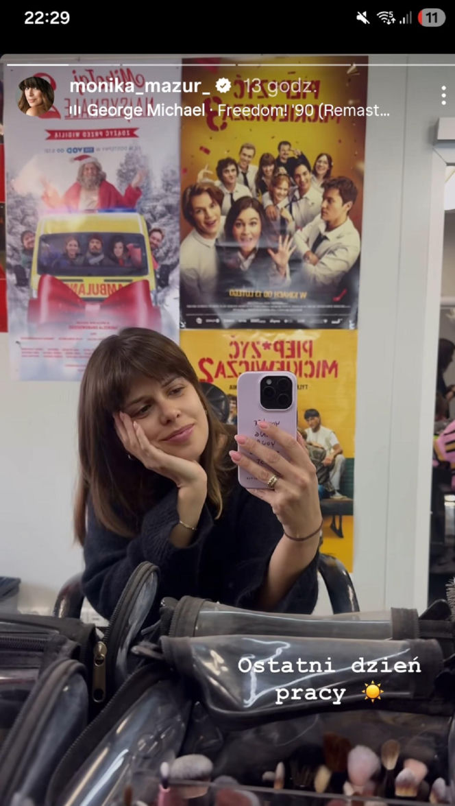 Na sygnale na planie. Martyna (Monika Mazur)