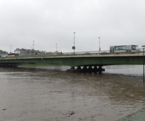 Powódź w Krakowie 24.05.2019: Fala kulminacyjna na Wiśle: zalane bulwary, okropny widok