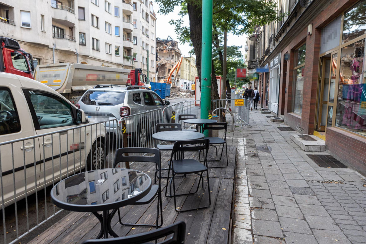 Spalona kamienica w Poznaniu znika. Trwa rozbiórka budynku  1:44 PM  i to się nie pali kompletnie! 