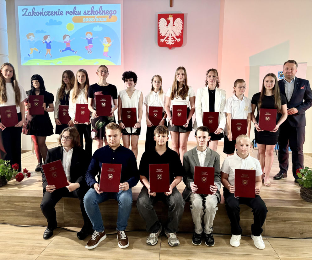 Młode talenty ze Starachowic nagrodzone. Prezydent Marek Materek wręczył stypendia za wybitne wyniki