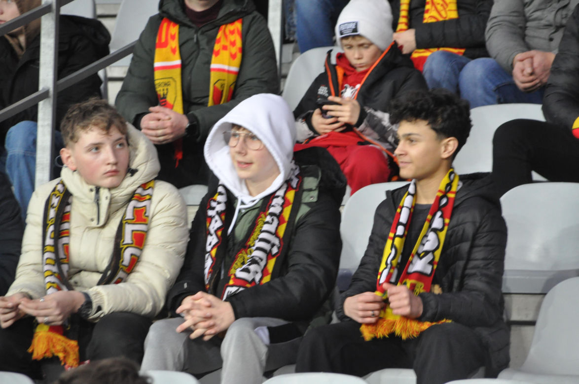 Korona Kielce - Legia Warszawa. Zdjęcia kibiców na Suzuki Arenie