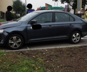 Wypadek na rondzie Kujawskim! Nieoznakowany radiowóz zderzył się z osobówką 