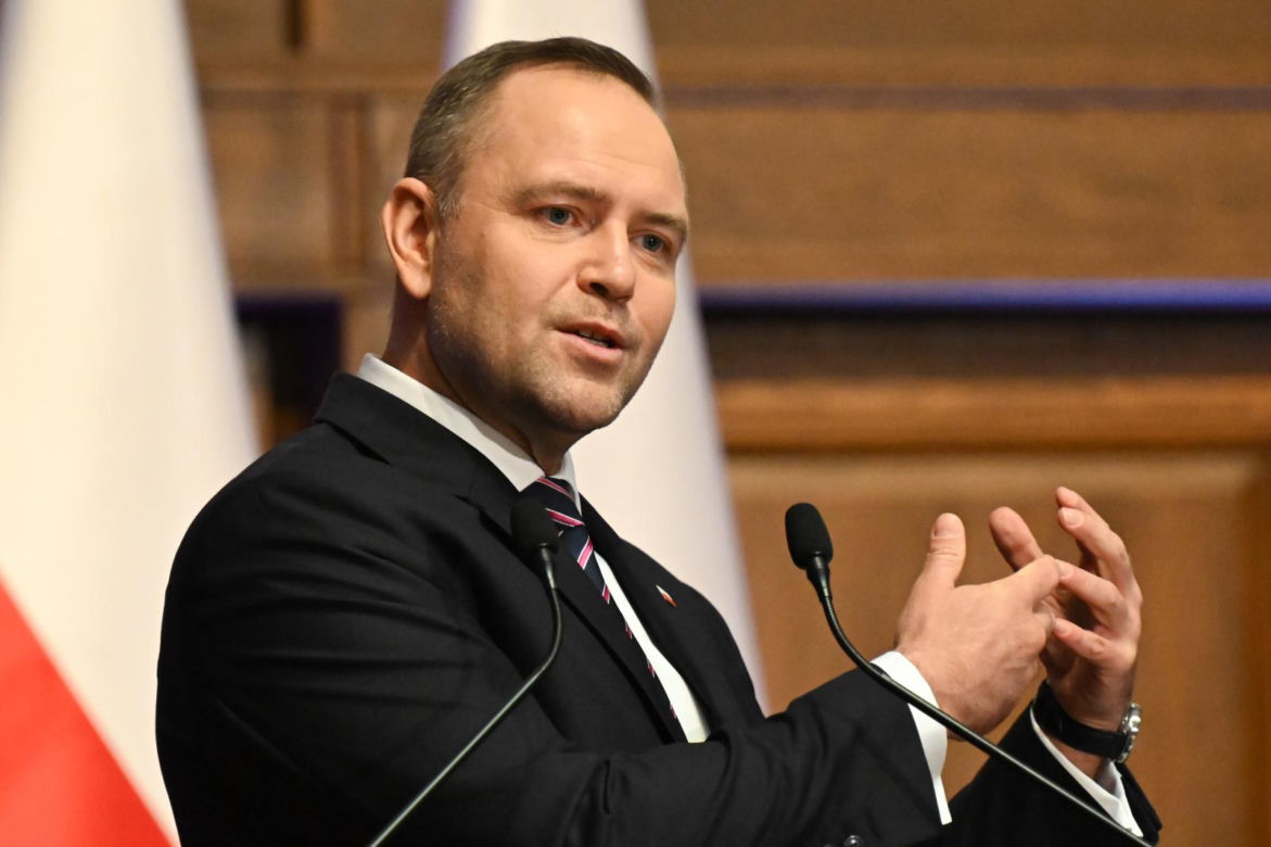 Prezydent Karol Nawrocki zadeklarował w Gdańsku, że priorytetem jest dla niego rozwój polskich technologii obronnych XXI wieku. Zapowiedział utworzenie Departamentu Technologii Przełomowych w Biurze Bezpieczeństwa Narodowego.