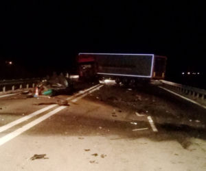 Wypadek na obwodnicy Opoczna. Nie żyje 30-letni mężczyzna i jego 3,5-letnia córka