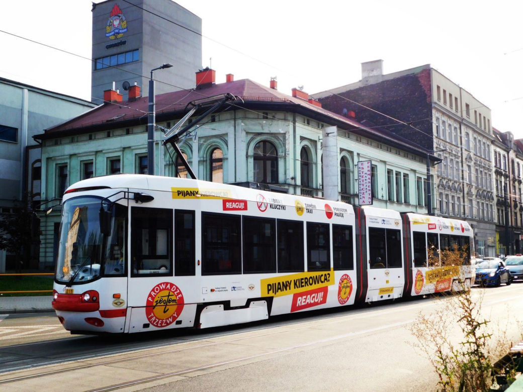 Na tramwajach hasło o "uożartym kierowcy"