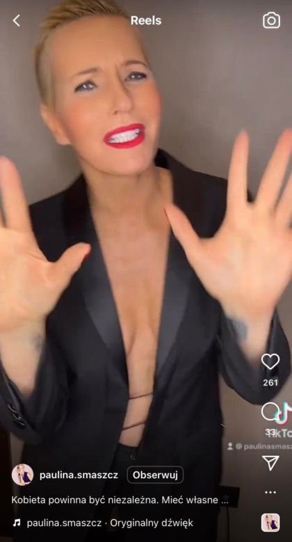 Paulina Smaszcz z piersiami na wierzchu wije się do kamery. Nie ubrała stanika! 