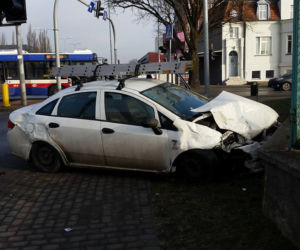 Wypadek na Ogińskiego. Zderzyły się dwa samochody osobowe