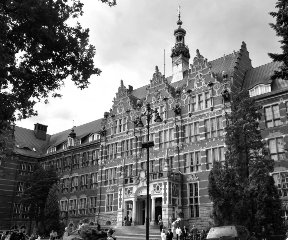 Gdańsk żegna prof. Namieśnika. Morze zniczy przed Politechniką