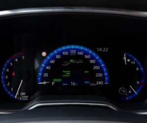 Toyota Corolla Sedan 1.8 Hybrid 122 KM e-CVT vs Hyundai Elantra Style 1.6 MPI 6MT