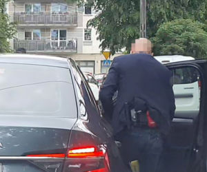Pawłowicz modli się z ochroniarzem