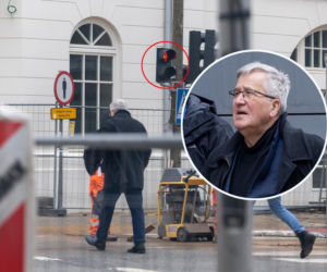 Bronisław Komorowski przyłapany na czerwonym świetle. Cel? Wizyta u krawca [ZDJĘCIA]