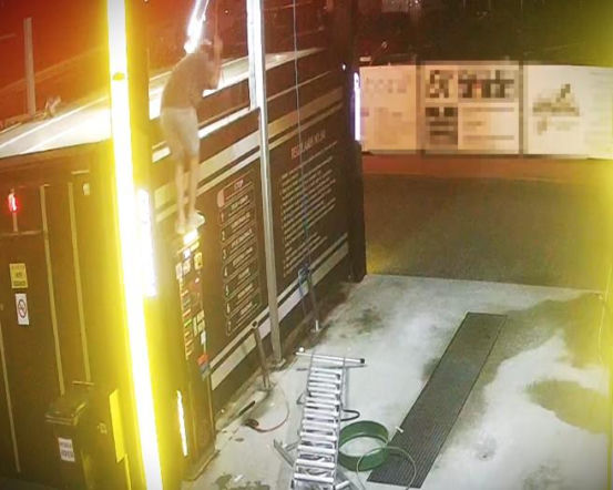 Gdzie się zjawił siał spustoszenie. 21-latek zdemolował myjnię i toaletę na stacji
