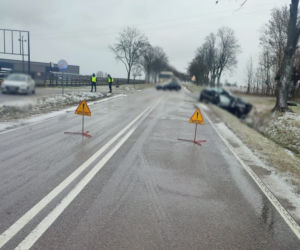 Groźny WYPADEK na DK66. Zderzenie volkswagena z hondą. Cztery osoby w szpitalu [ZDJĘCIA]