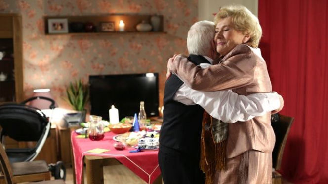M jak miłość odc. 1218. Lucjan (Witold Pyrkosz), Barbara (Teresa Lipowska)