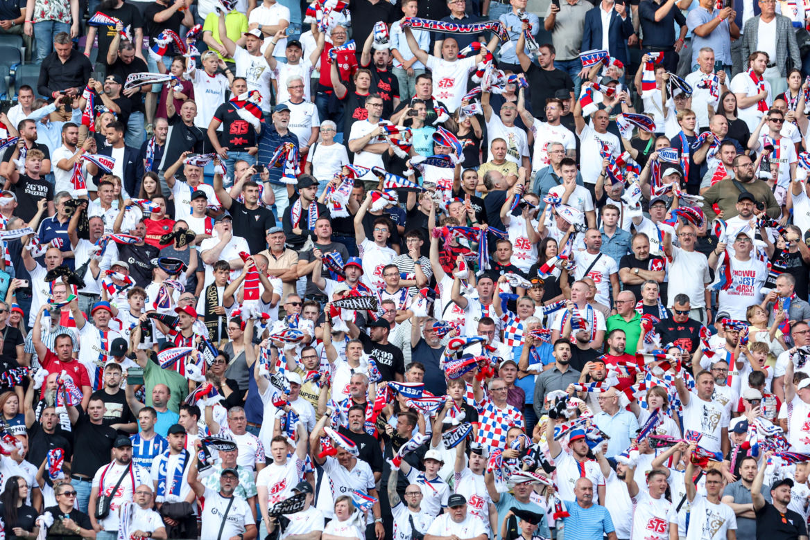 Zobaczcie zdjęcia kibiców z meczu Górnik - Fenerbahce i krótkie podsumowanie środowego spotkania na se.pl