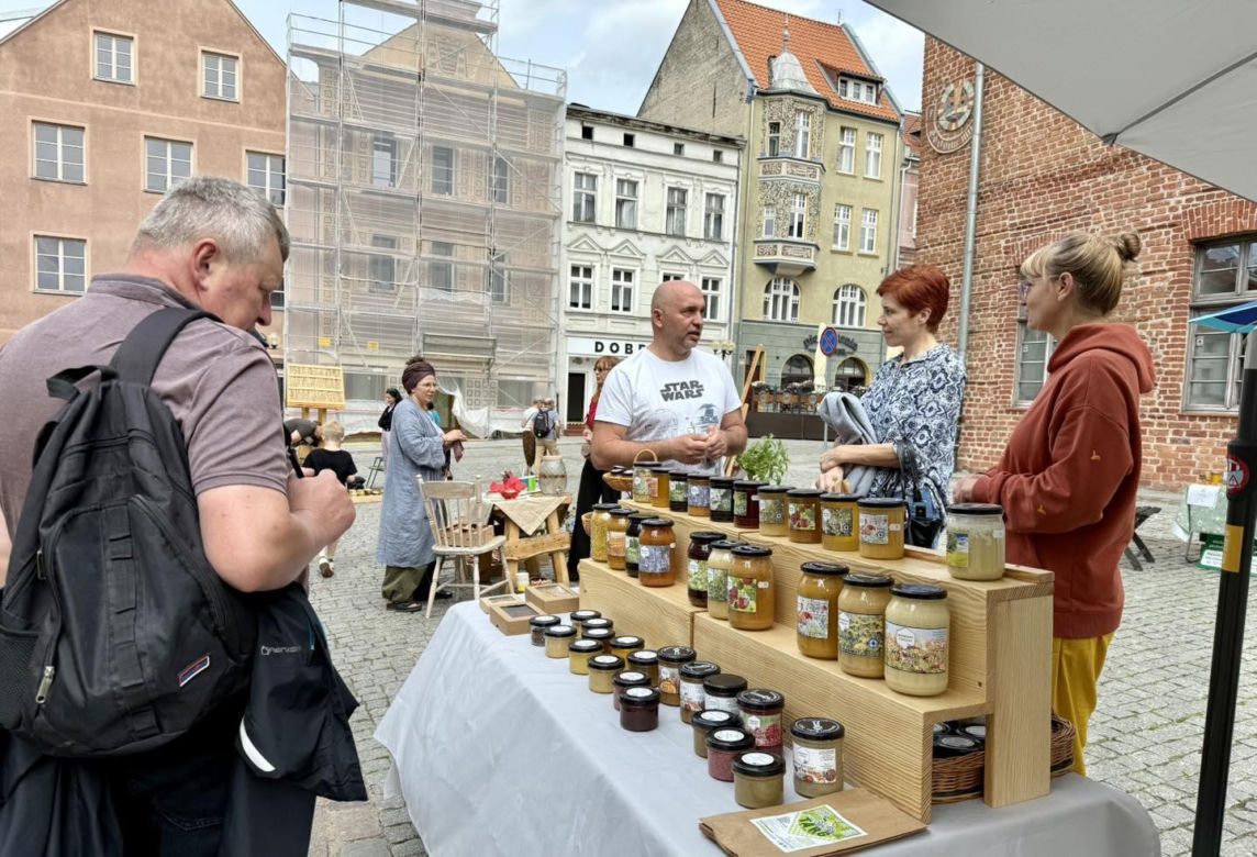 Stare Miasto w Olsztynie odżyło. Tak wyglądało niedzielne targowisko. Zobacz zdjęcia!