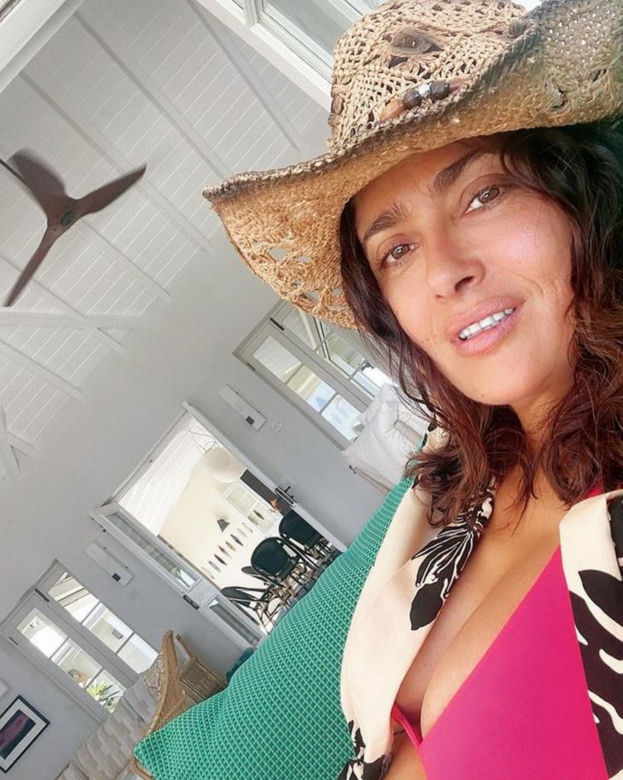 56-letnia Salma Hayek starzeje się wstecz? "Ciało i twarz 25-latki". Szok