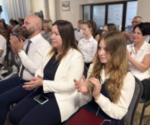 Młode talenty ze Starachowic nagrodzone. Prezydent Marek Materek wręczył stypendia za wybitne wyniki