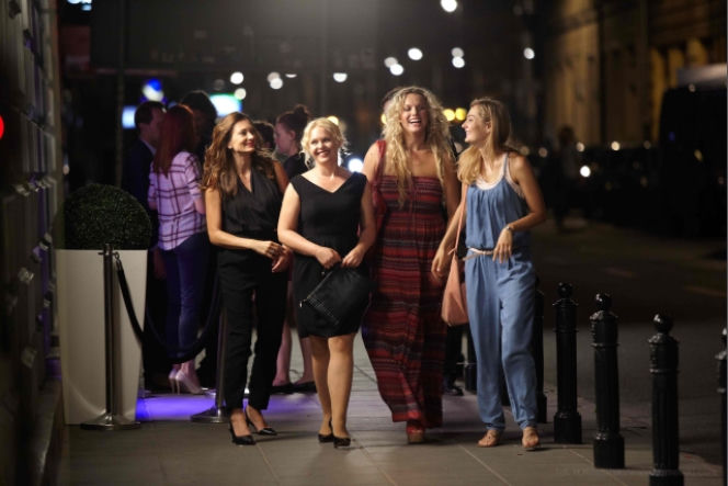 Przyjaciółki 4 sezon odc. 42. Anka (Magdalena Stużyńska), Zuza (Anita Sokołowska), Patrycja (Joanna Liszowska), Inga (Małgorzata Socha)
