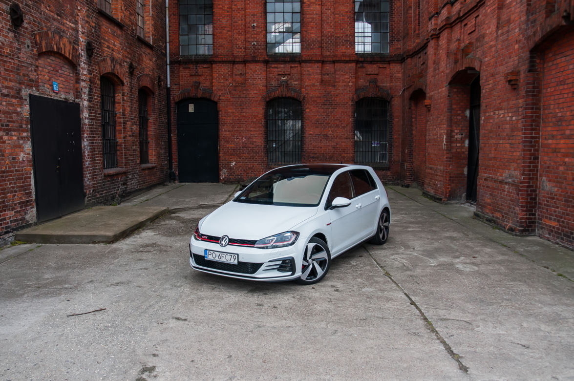 Volkswagen Golf 2.0 TSI GTI Performance 245 KM