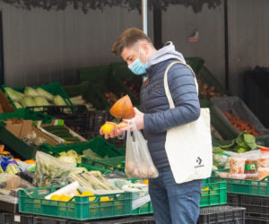 Śmiszek rządzi w domu, a Biedroń u fryzjera