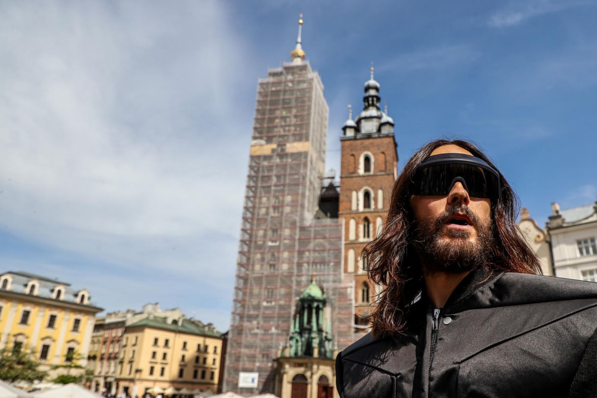 Jared Leto zagrał spontaniczny koncert pod pomnikiem Mickiewicza w Krakowie