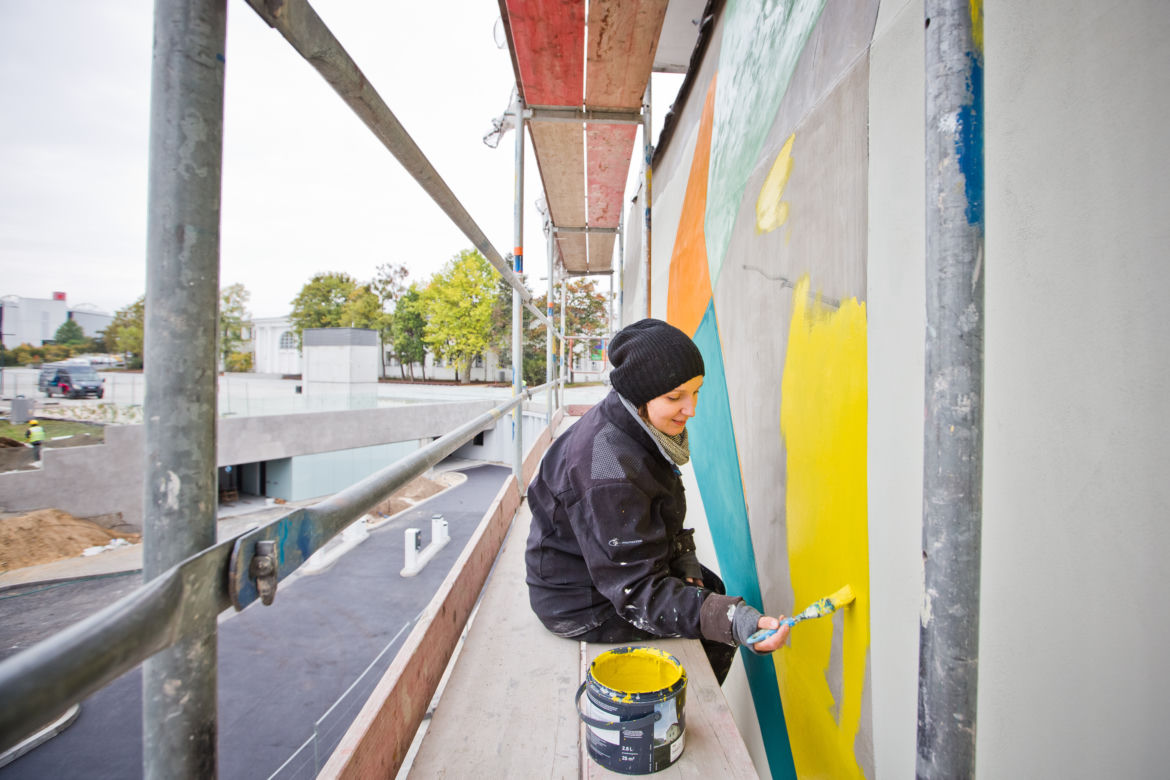 Poznań ma nowy mural. Przedstawia chłopca z latawcem