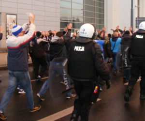 Przemarsz kibiców Wisły Płock na Inea Stadion w Poznaniu