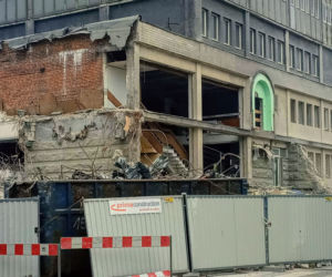 Prace rozbiórkowe w dawnym wieżowcu TVP Szczecin - grudzień 2020