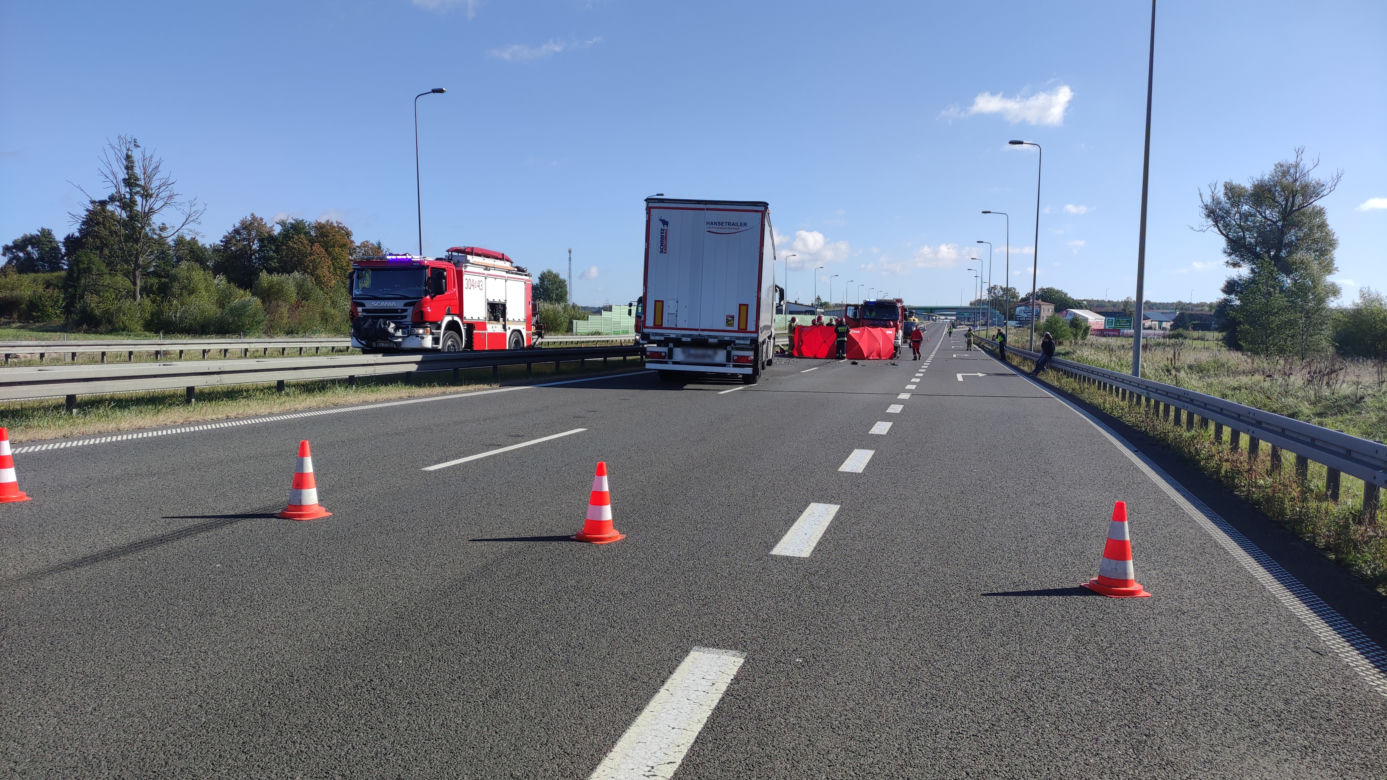 Śmiertelny wypadek na S8. Motocyklista wjechał prosto na tira
