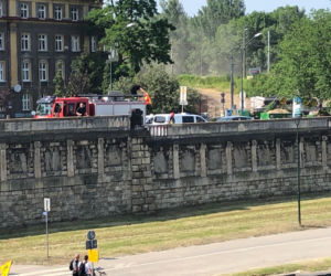 Szokujące zdarzenie w Krakowie. Mężczyzna wysiadł z samochodu i... skoczył do Wisły