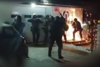 SEKS ZA PIENIĄDZE w krakowskich mieszkaniach. Na szczycie gangu 47-latek z Krakowa wraz z żoną! SPEKTAKULARNA AKCJA POLICJI [WIDEO]