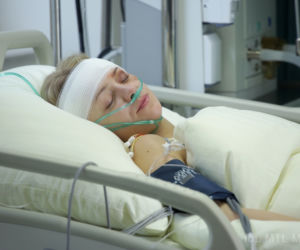 Joasia (Barbara Kurdej-Szatan) z M jak miłość po wypadku w szpitalu w 1221 odcinku 