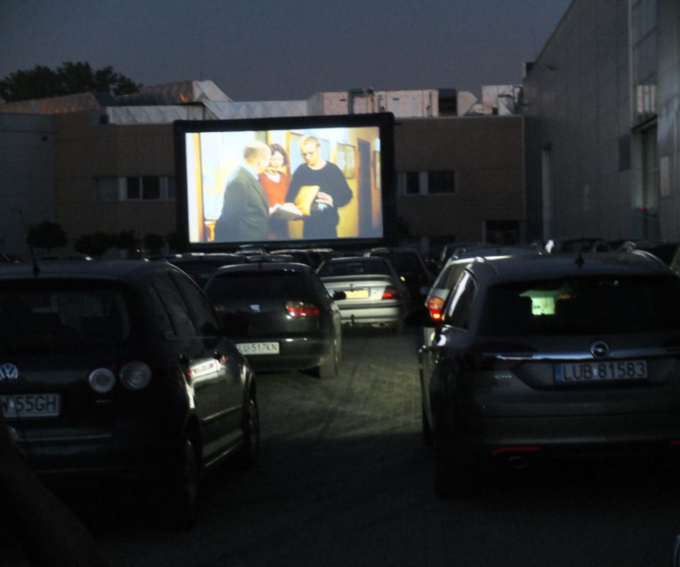 W kinie w Lublinie...nocą w samochodzie. Ruszyło pierwsze kino samochodowe
