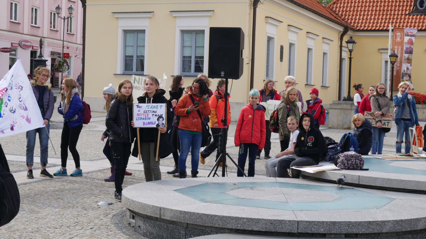 Białystok: Młodzieżowy Strajk Klimatyczny - "Najpierw natura, potem matura"