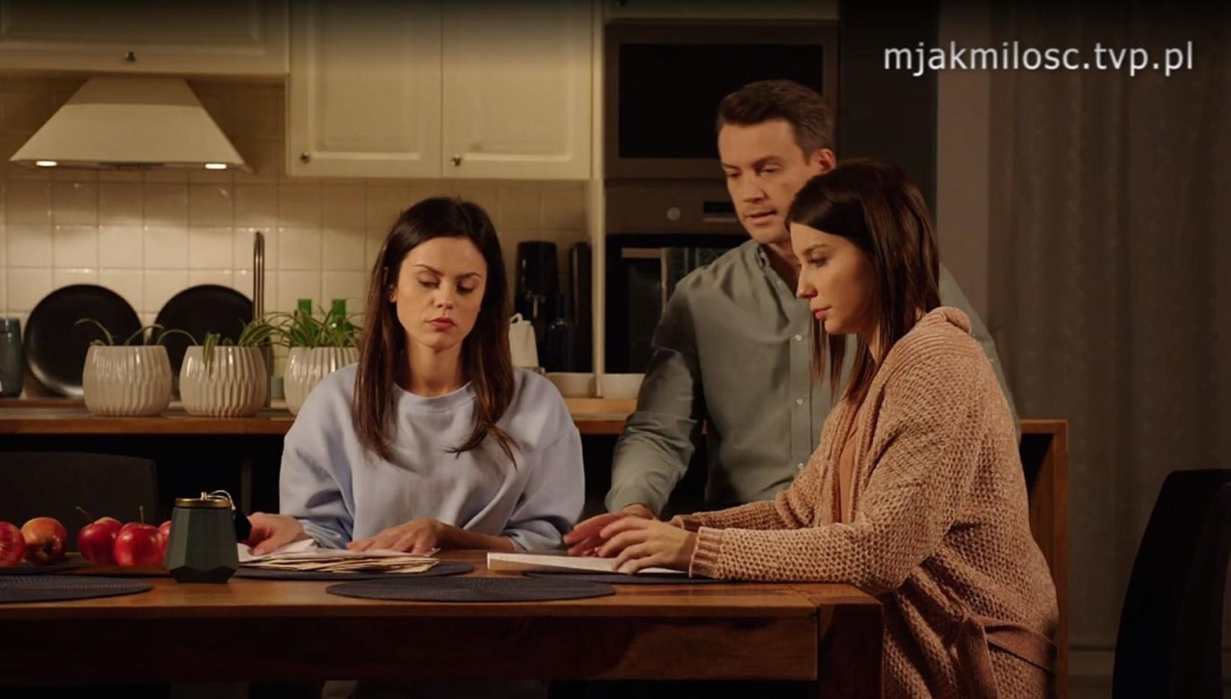 M jak miłość, odcinek 1784. Justyna (Magdalena Wieczorek), Kasia (Paulina Lasota), Jakub Karski (Krzysztof Kwiatkowski)	