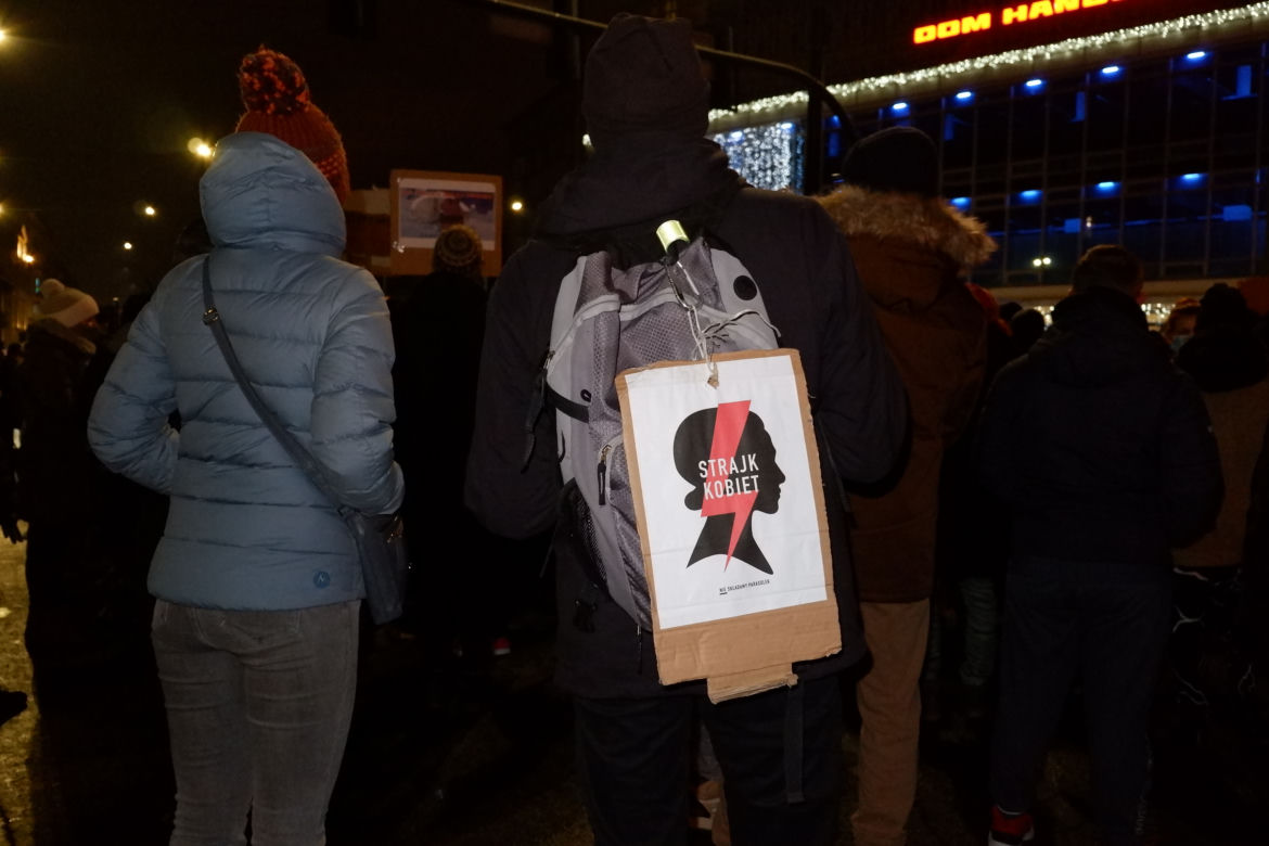 Tysiące osób protestowało w Krakowie po publikacji uzasadnienia wyroku w sprawie aborcji