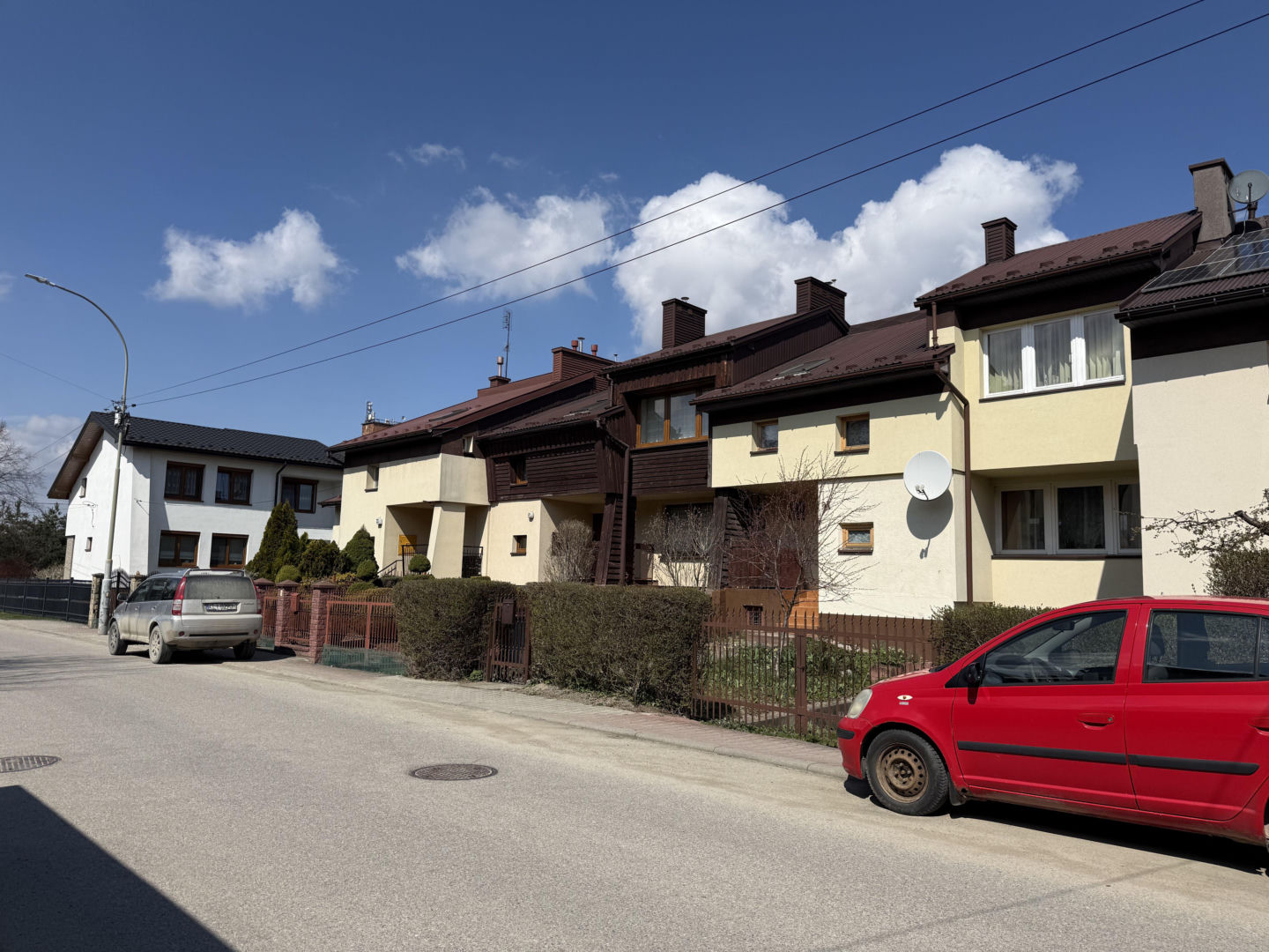 "Działy". Domy z lat 80. Limanowa