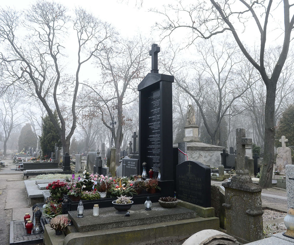 Groby ofiar katastrofy smoleńskiej. Tak teraz wyglądają