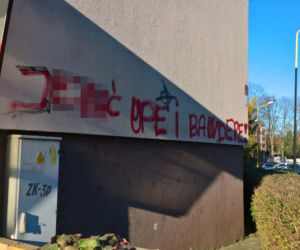 Antyukraińskie napisy na budynku na osiedlu Bukowym