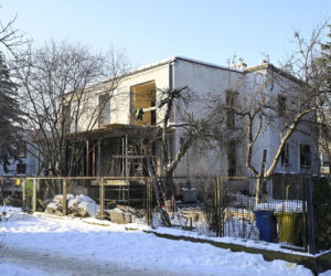 Kaczyńskiego nie ma w domu, a sąsiedzi rozwalają ściany