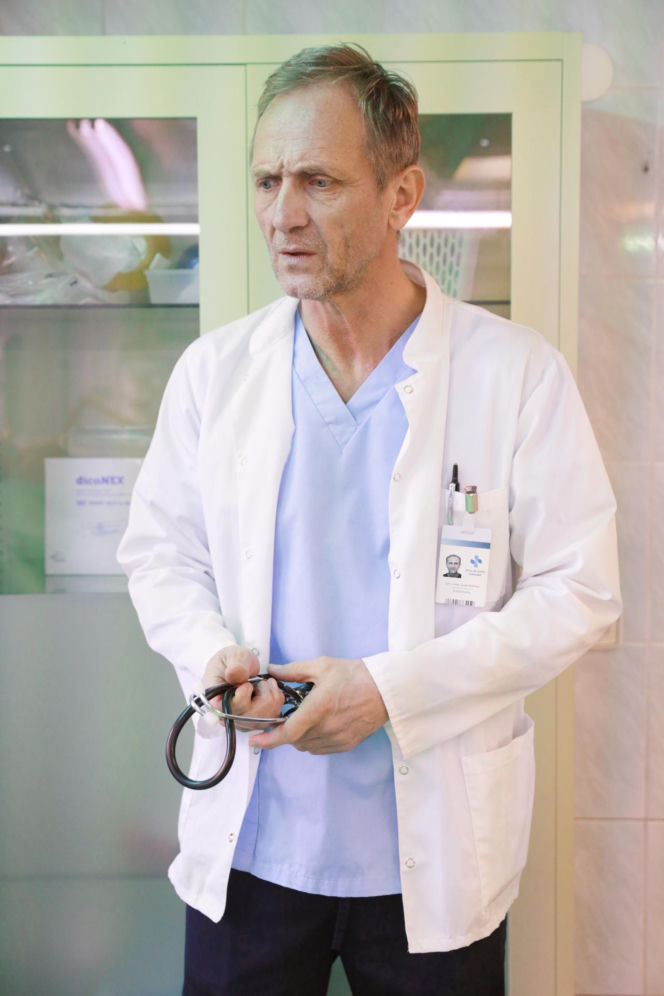 Nadchodzi „Sortownia”! Andrzej Chyra jako lekarz SOR-u w mrocznym serialu, jakiego jeszcze nie było