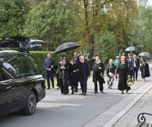 Pogrzeb Igi Cembrzyńskiej. Tłum gwiazd oddaje hołd wielkiej artystce
